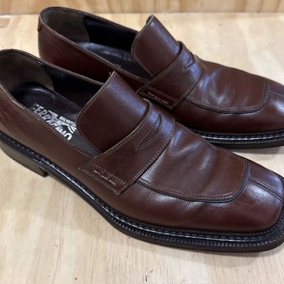 Salvatore Ferragamo Loafers mens shoes Size9D Hard To Find